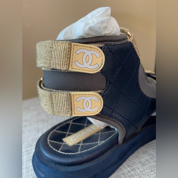 CHANEL 2021 Rubber Gladiator Sandals • Size 37.5 - Picture 7 of 16